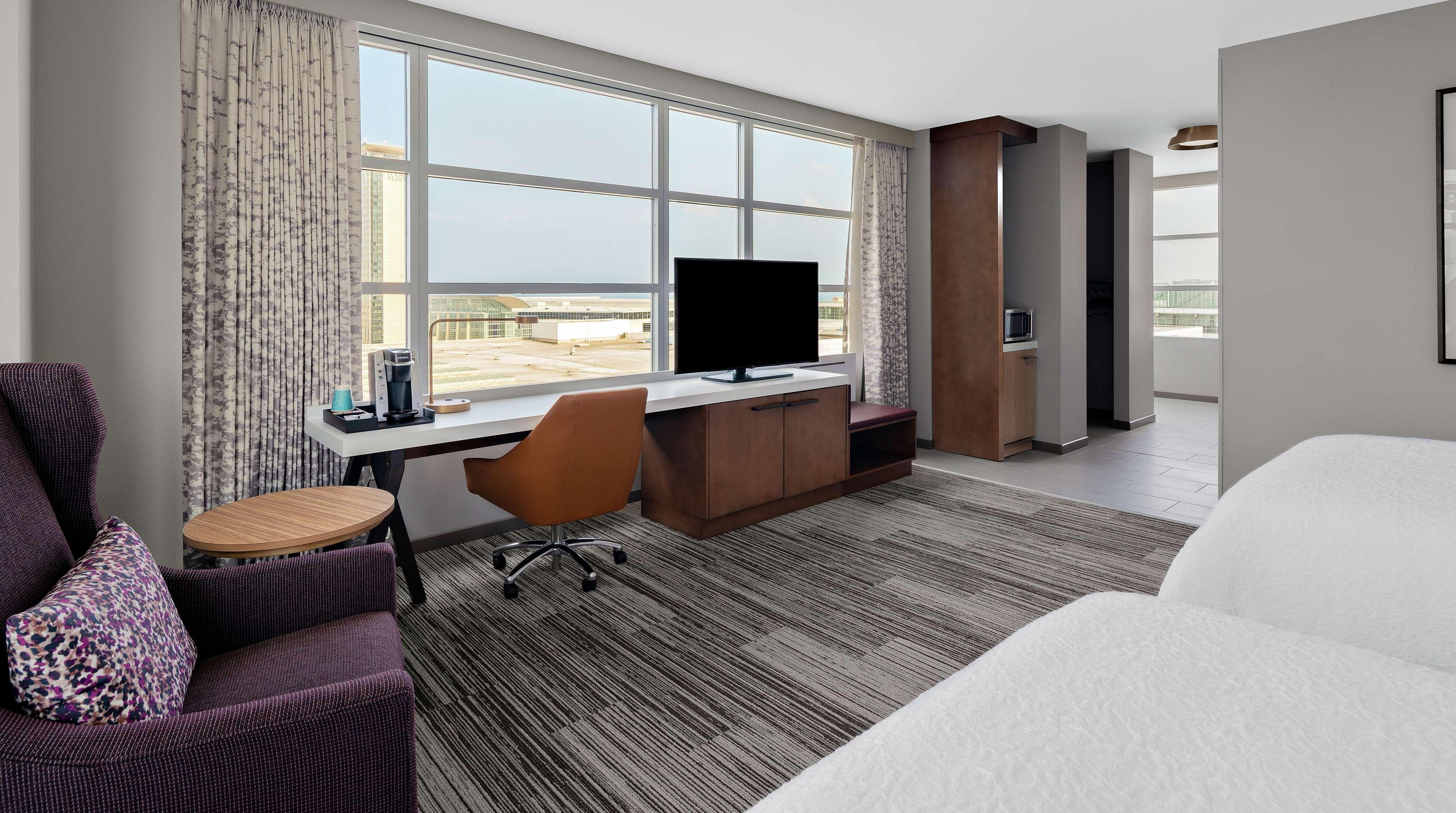 Hilton Garden Inn Chicago Mccormick Place Exterior photo