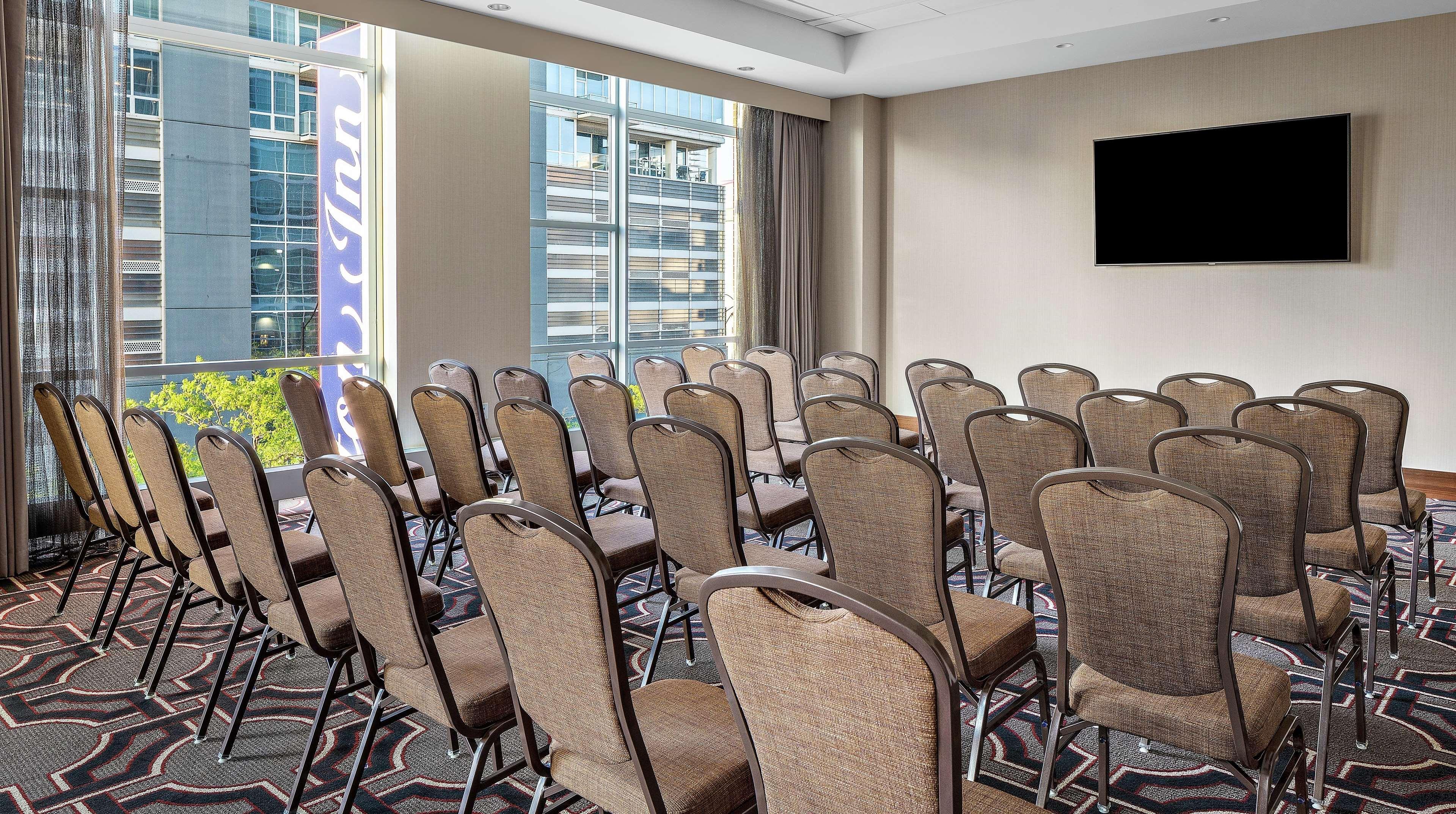 Hilton Garden Inn Chicago Mccormick Place Exterior photo