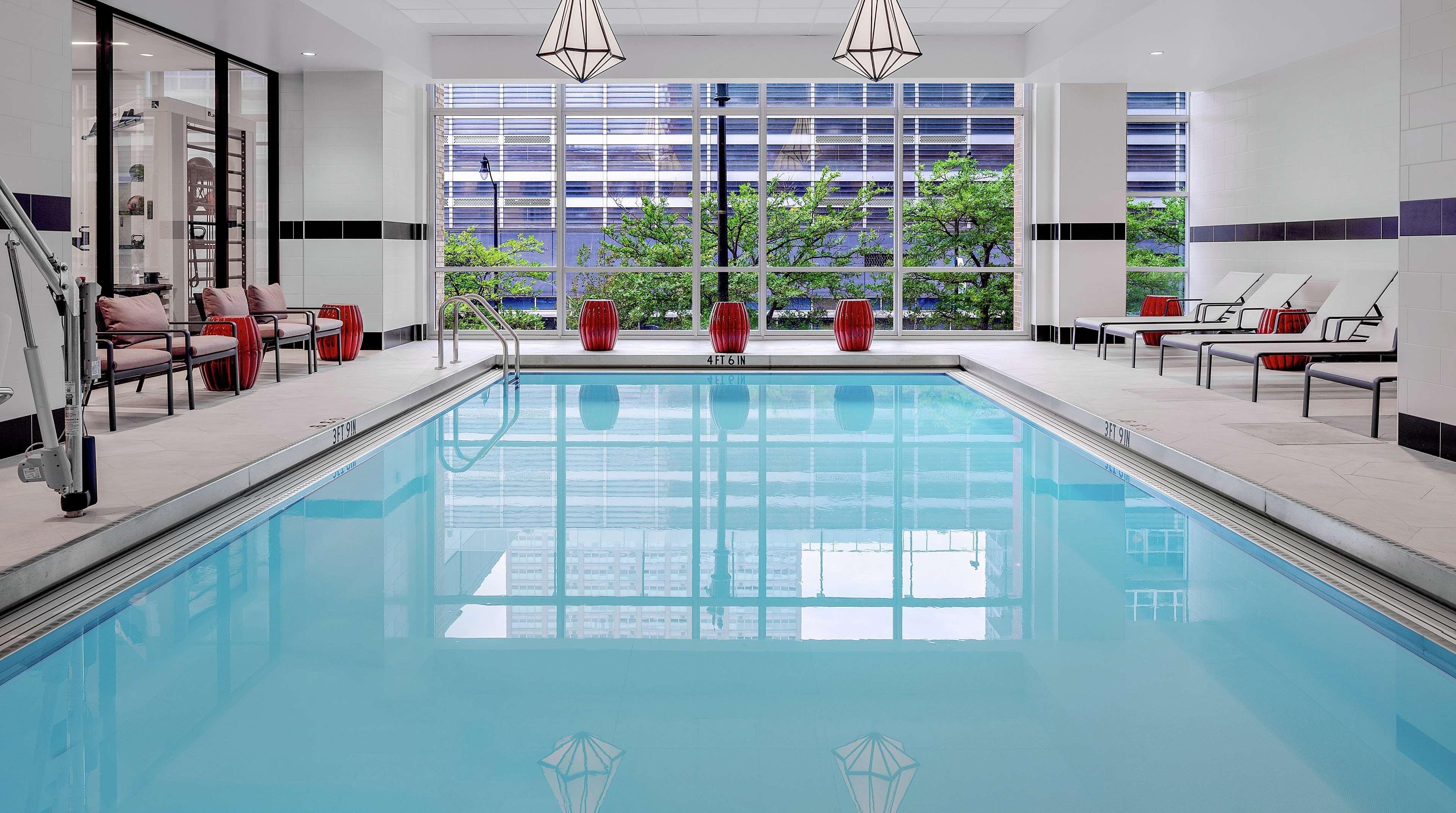 Hilton Garden Inn Chicago Mccormick Place Exterior photo