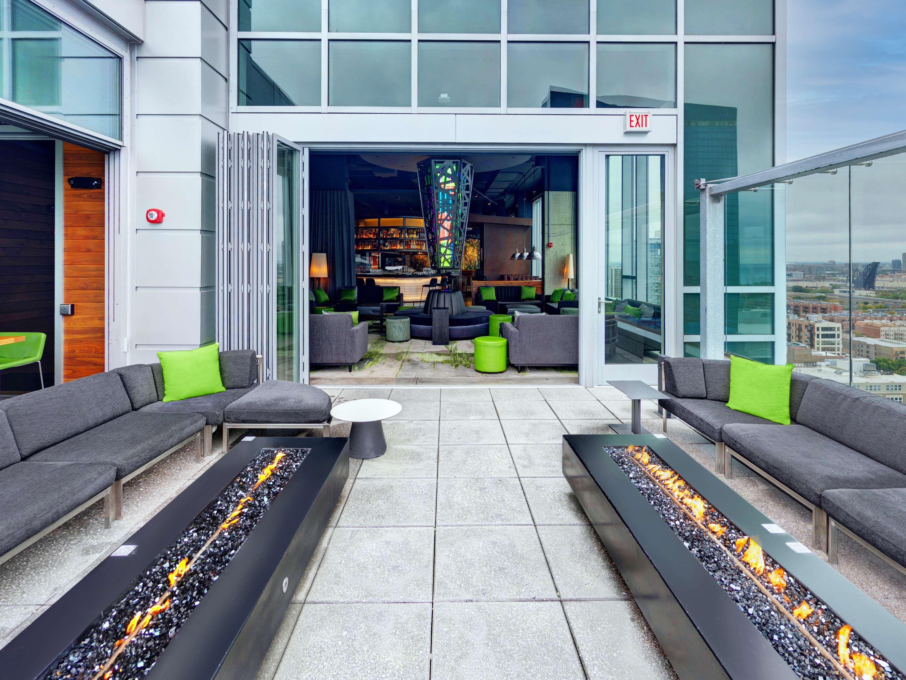 Hilton Garden Inn Chicago Mccormick Place Exterior photo