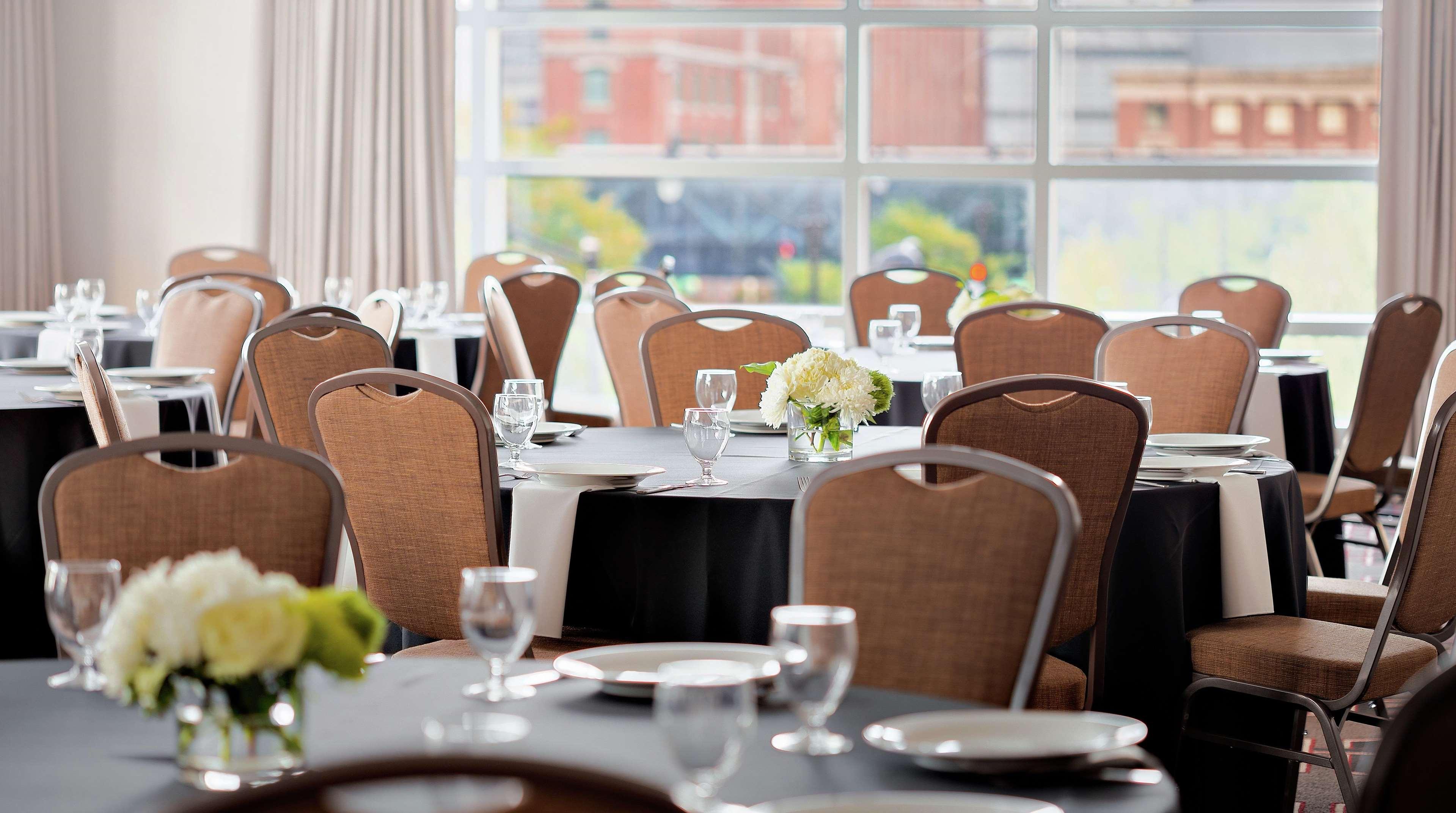 Hilton Garden Inn Chicago Mccormick Place Exterior photo