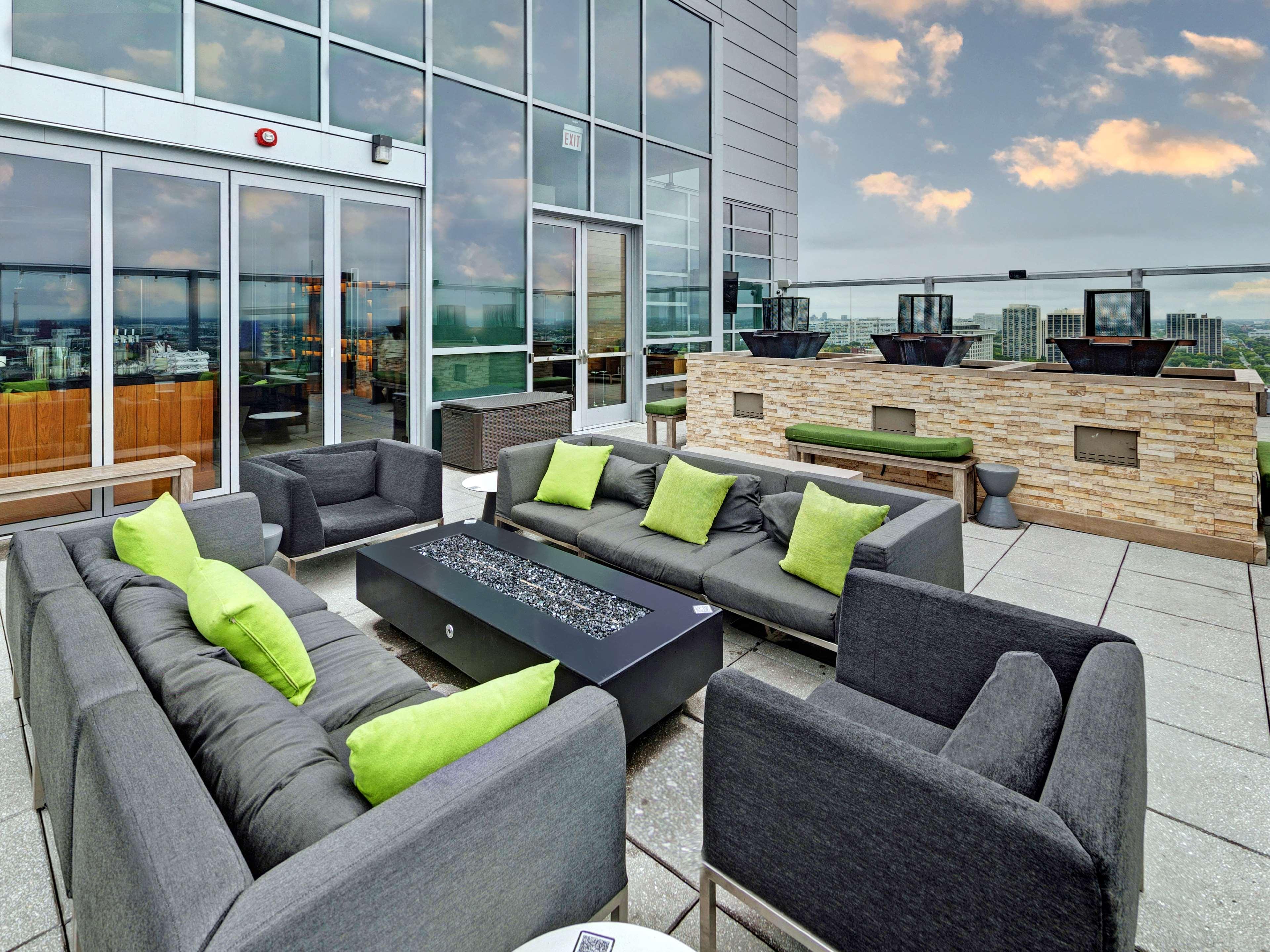 Hilton Garden Inn Chicago Mccormick Place Exterior photo
