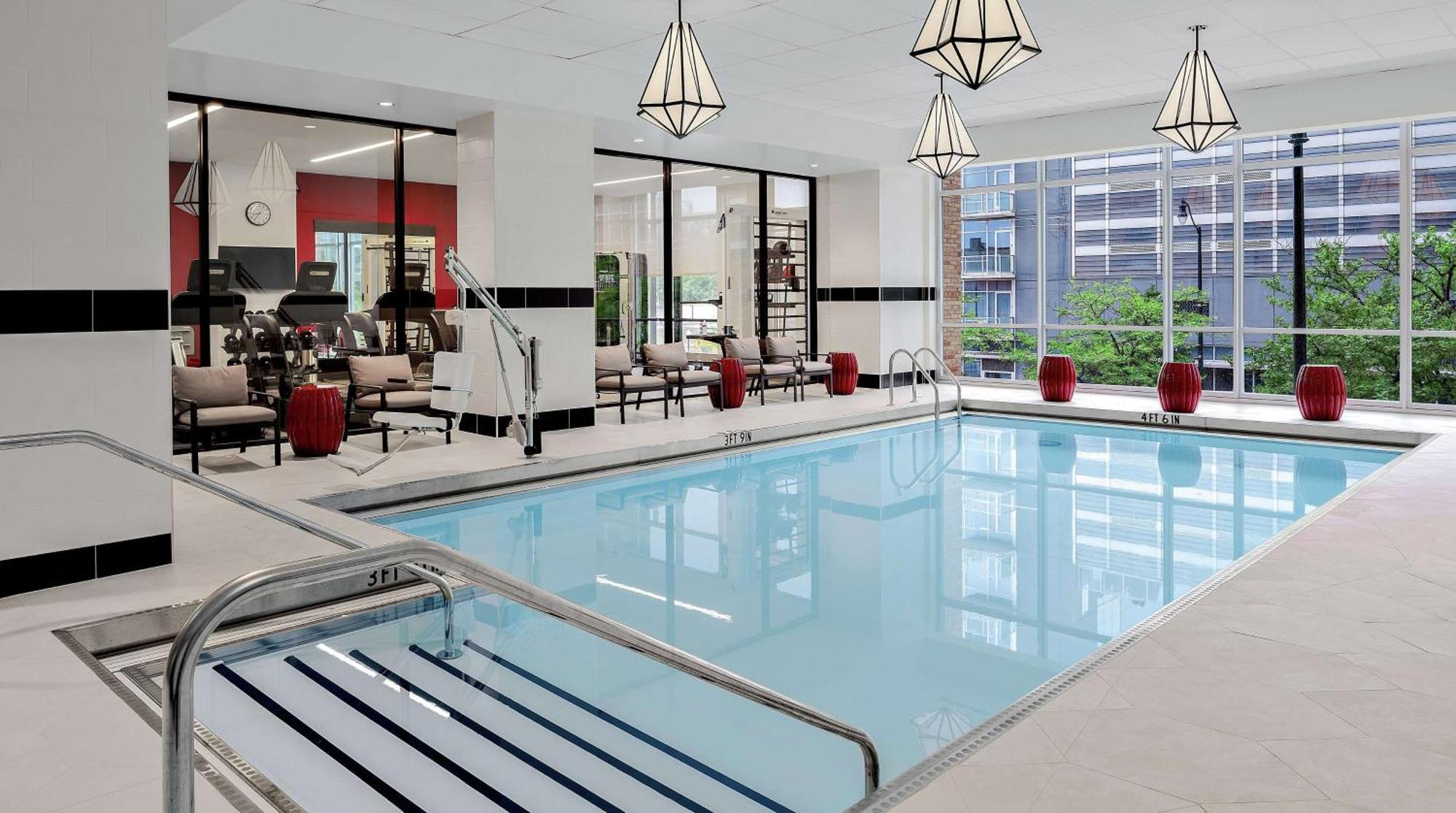 Hilton Garden Inn Chicago Mccormick Place Exterior photo