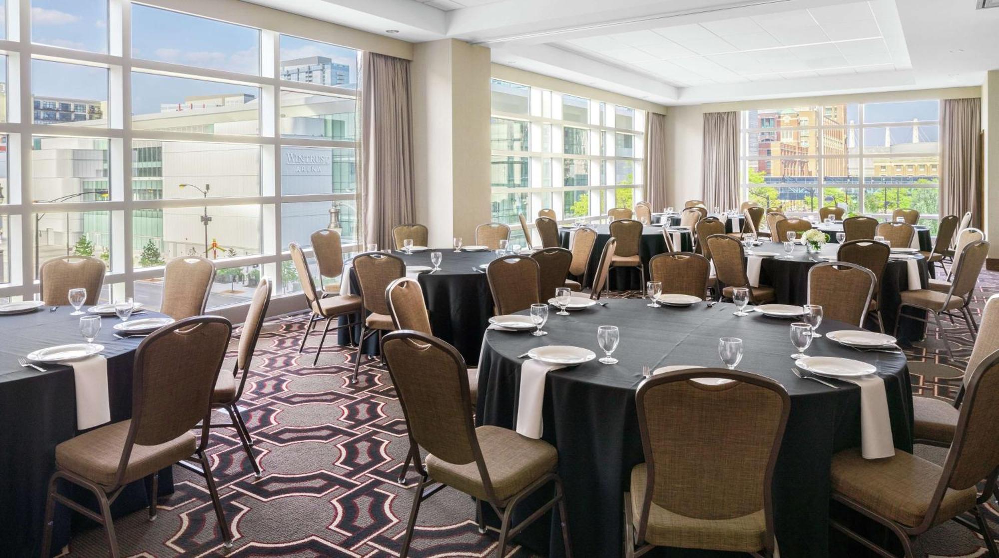 Hilton Garden Inn Chicago Mccormick Place Exterior photo