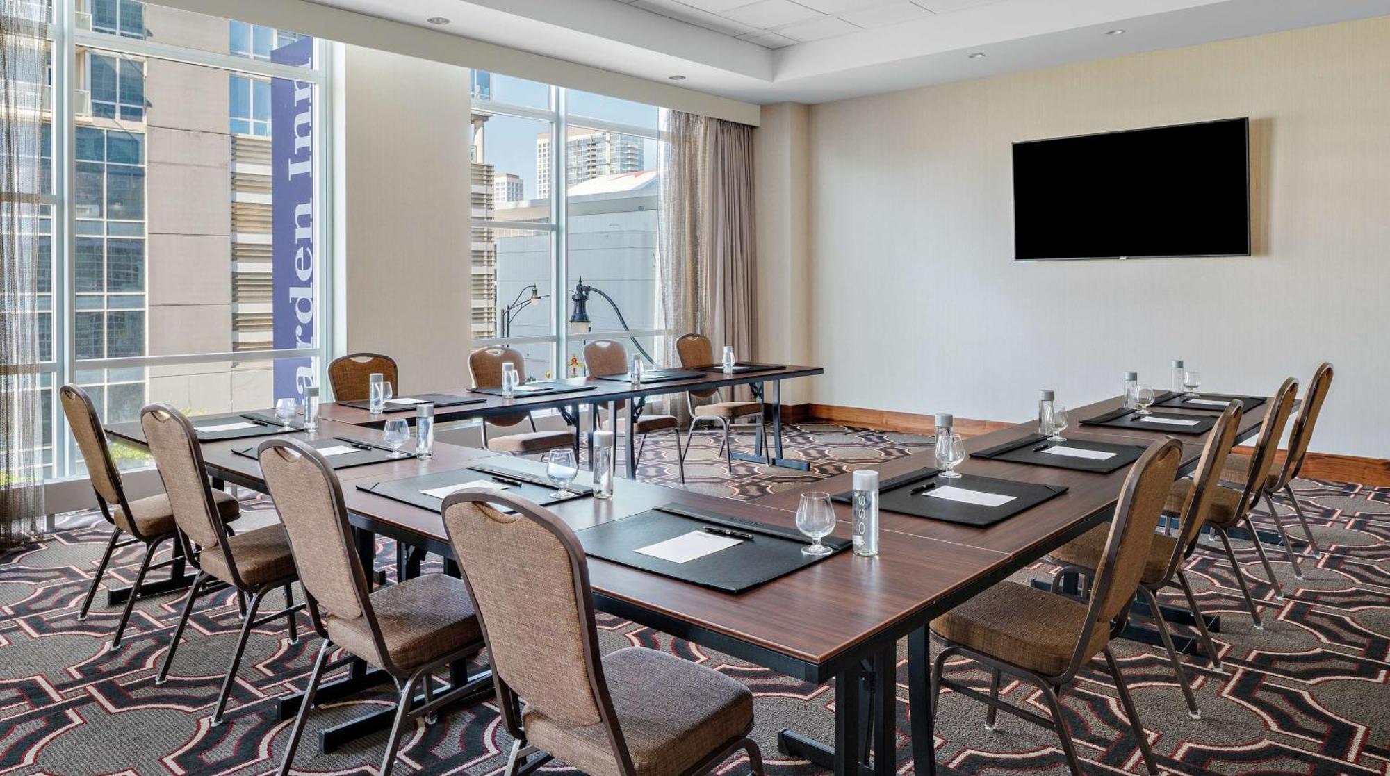Hilton Garden Inn Chicago Mccormick Place Exterior photo