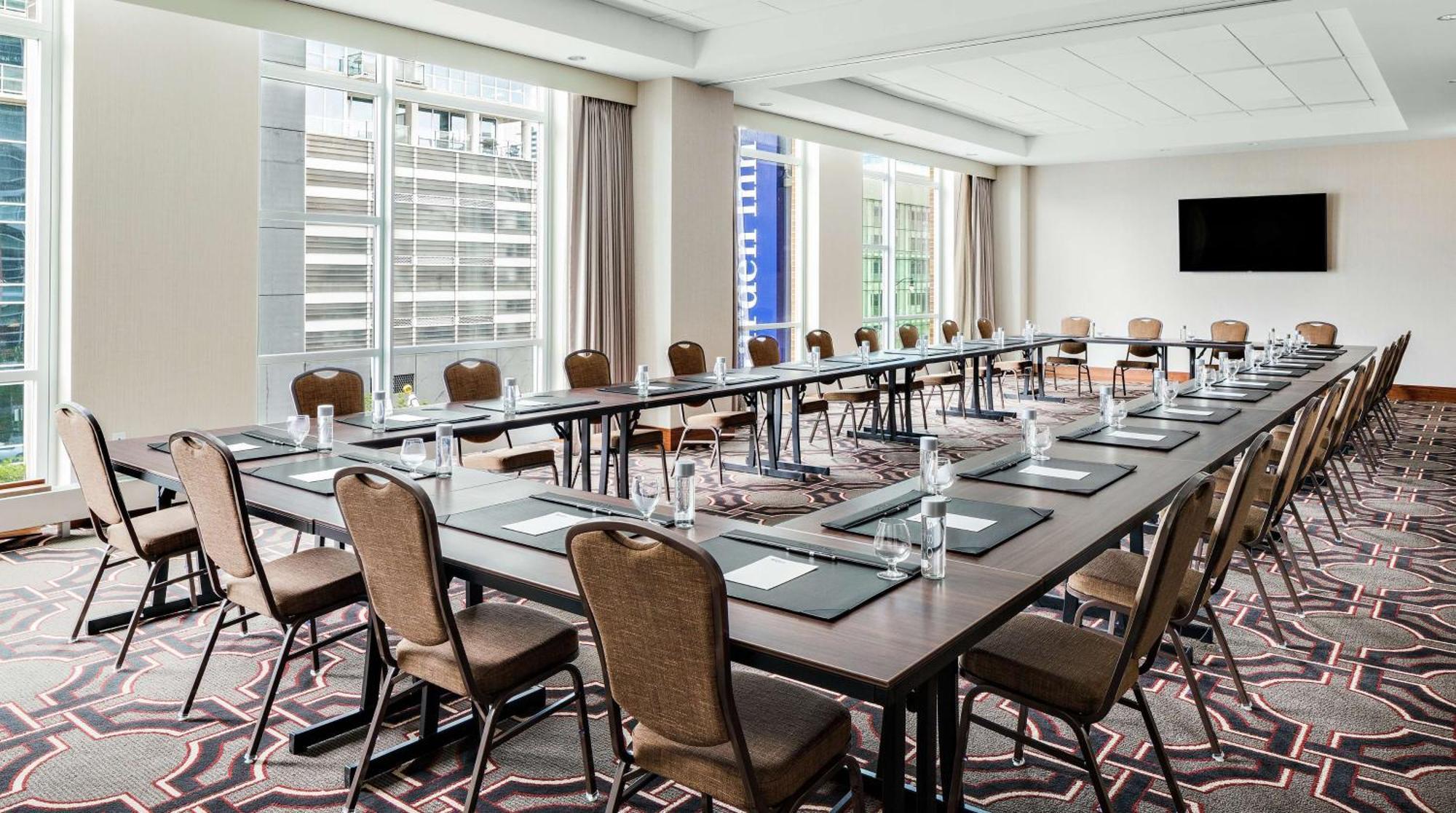 Hilton Garden Inn Chicago Mccormick Place Exterior photo